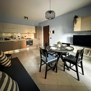 Appartamento Con Terrazzo, Milano